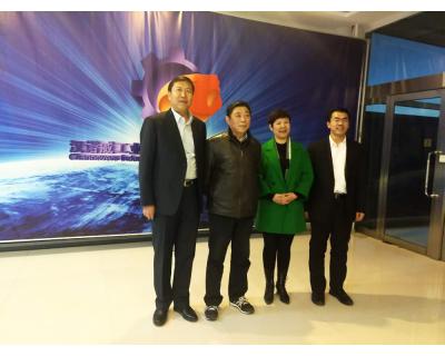 太陽(yáng)能熱利用專業(yè)委員會(huì)主任張曉黎關(guān)懷漢諾威