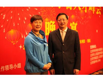 中關(guān)村管委會主任郭洪在澳大利亞邀請栗世芳歸國創(chuàng)業(yè)